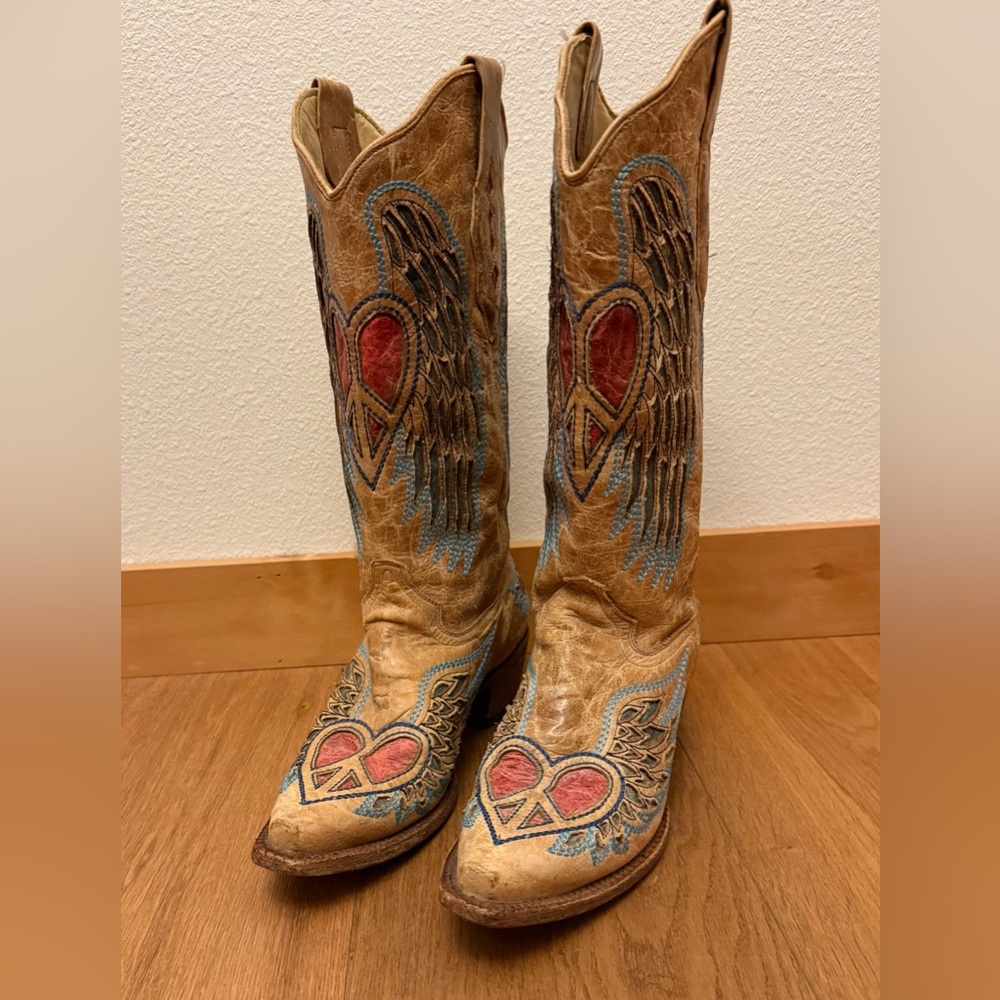 Corral Tan Heeled Cowboy Boots with Heart and Wing Design